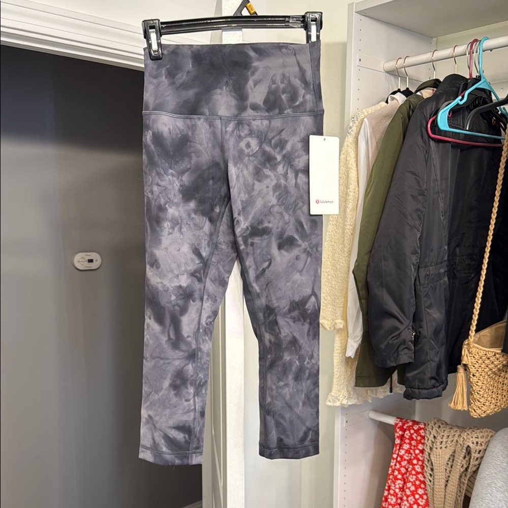 Lululemon Wunder Train HR Crop 21” size 6